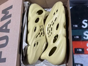 Adidas Yeezy Foam RNNR - Sulfur
