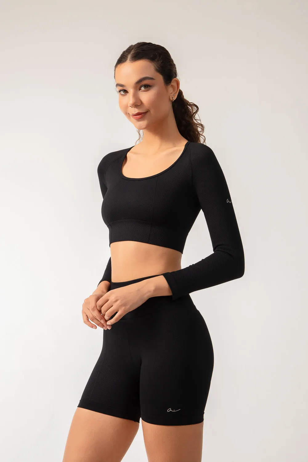 TERRA Shorts - Black